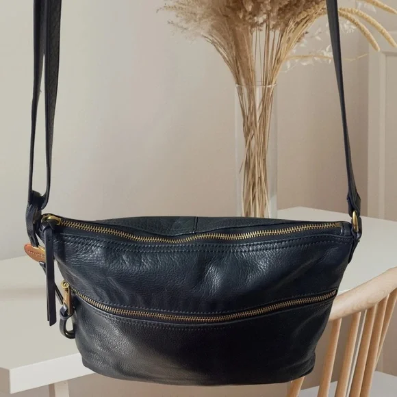 Margot New York Mary Scoop Double Zipper in Black - Picture 5 of 16